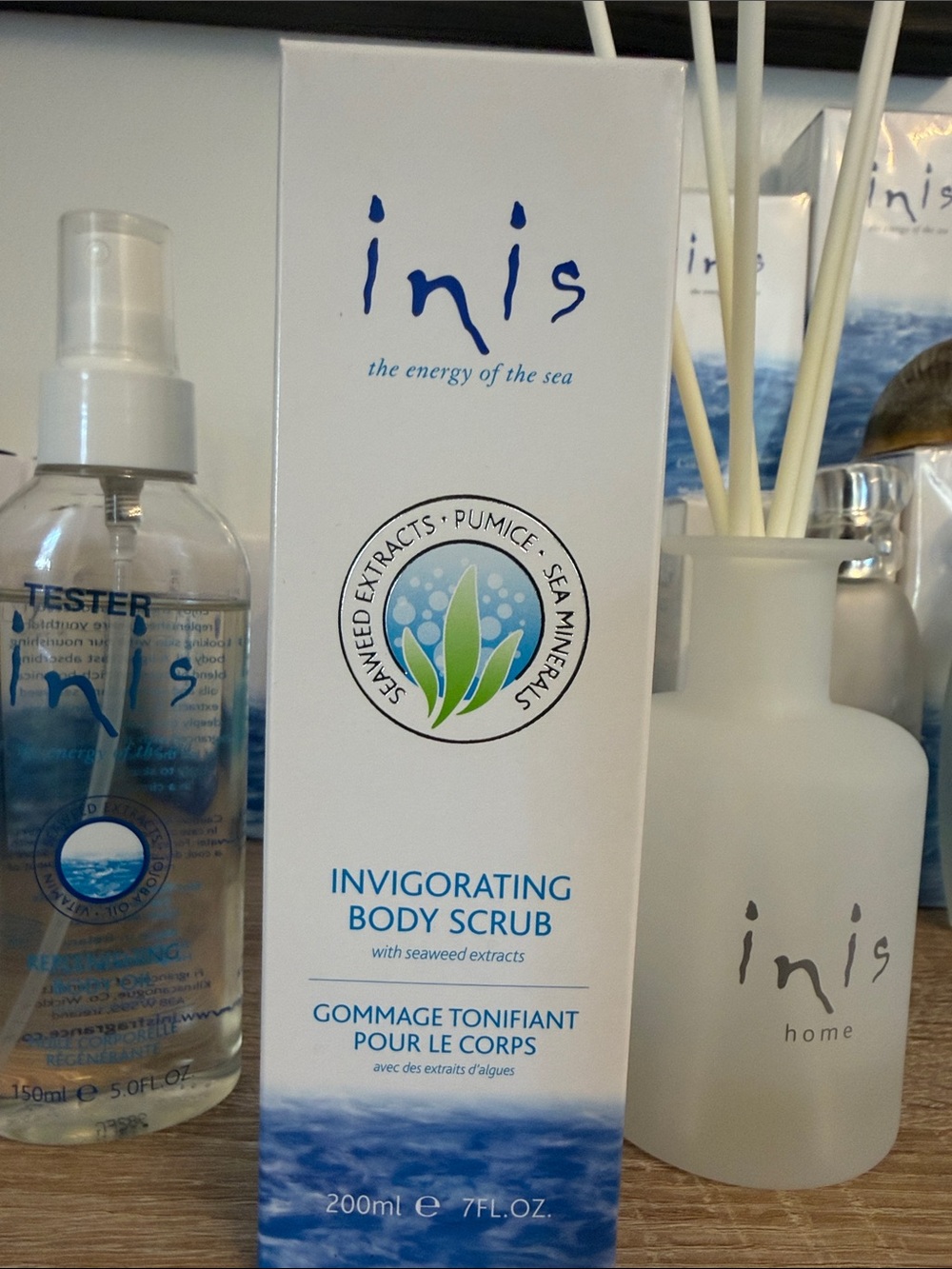 inis Invigorating Body Scrub — White